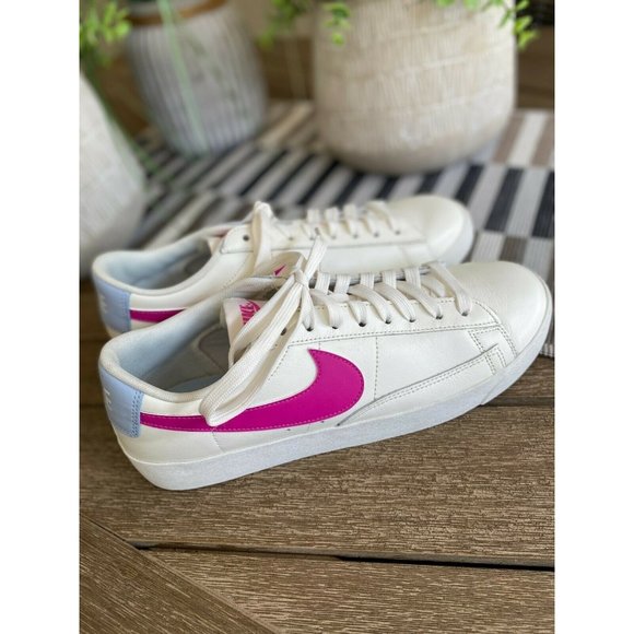 (Sold) Nike Blazer Low LE Sneakers White Pink NWOB - Picture 6 of 11